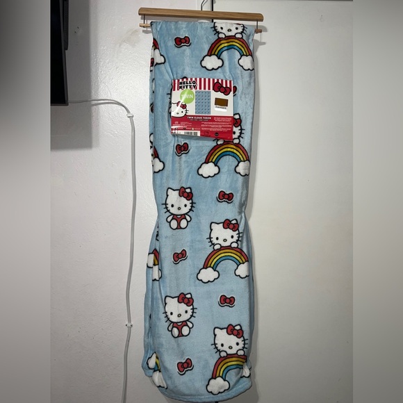 Blue hello kitty cloud/rainbow blanket rare find💙🌈☁️Twin size 60x90in long - Picture 2 of 5